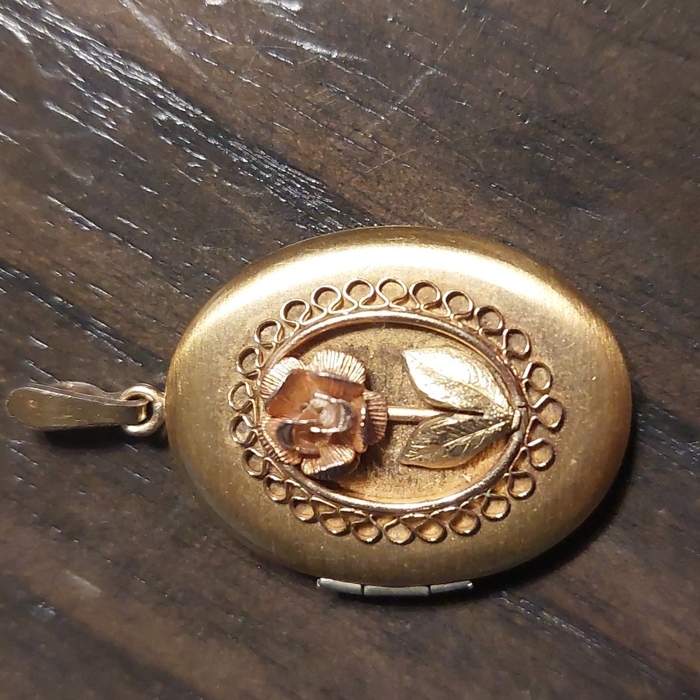 Krementz gold locket with Rose gold rose. *no chain